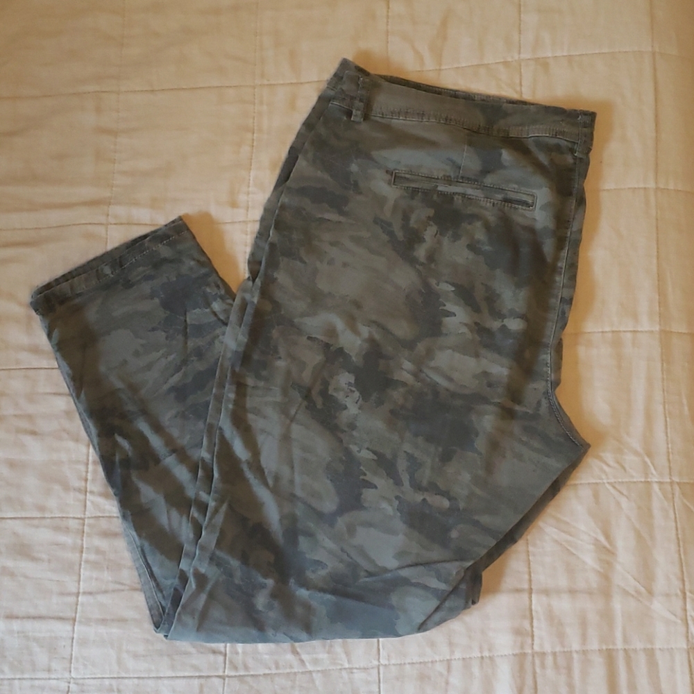 MAURICES Camo skinnys